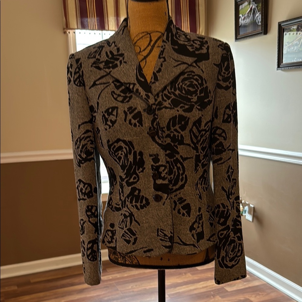 Size 8 gray and black floral blazer